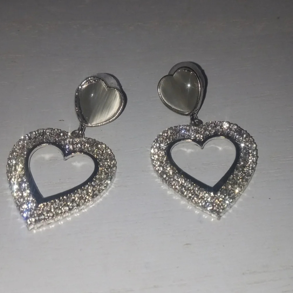 Heart silver tone earrings - Picture 4 of 4